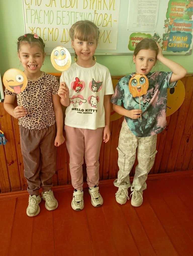 😊🎉 ДЕНЬ НАРОДЖЕННЯ СМАЙЛИКА у 1 класах! 🎉😊 (1)