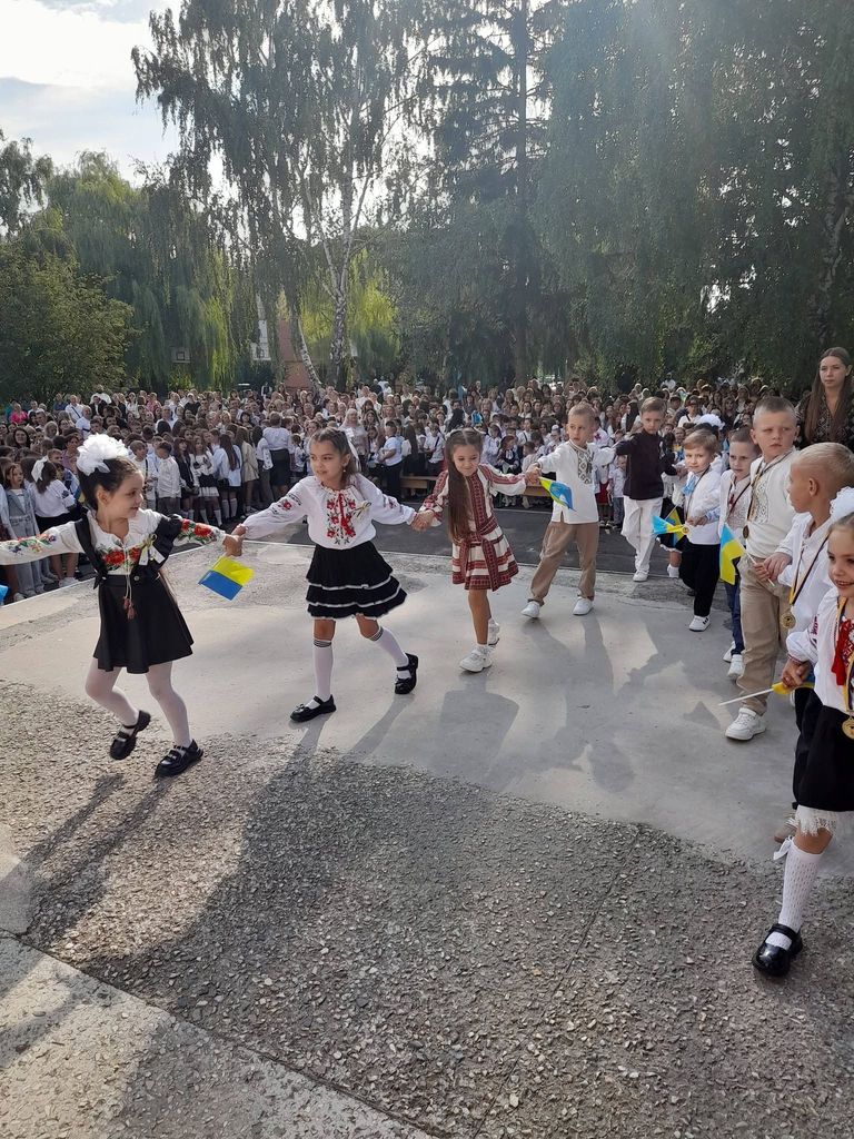 День знань у ліцеї: єднання крізь роки й 45 років школи (13)