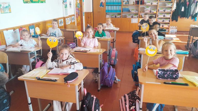 😊🎉 ДЕНЬ НАРОДЖЕННЯ СМАЙЛИКА у 1 класах! 🎉😊 (8)