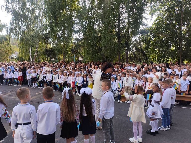 День знань у ліцеї: єднання крізь роки й 45 років школи (11)