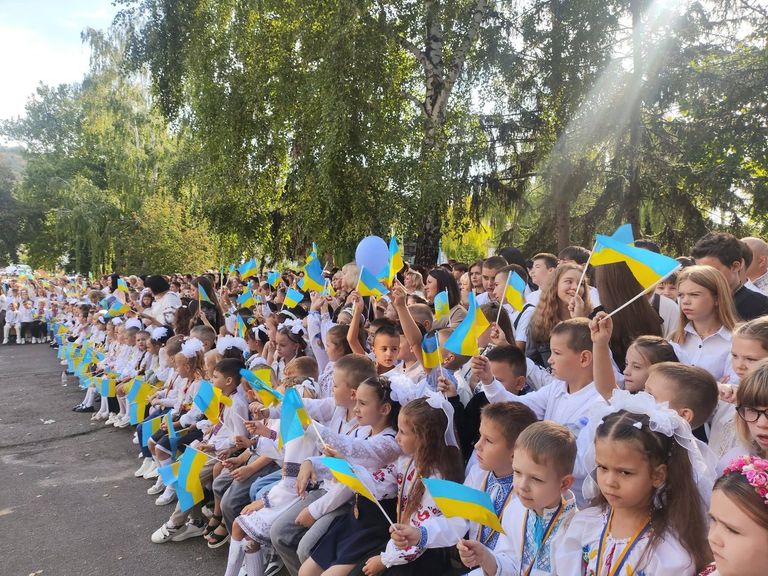 День знань у ліцеї: єднання крізь роки й 45 років школи (1)