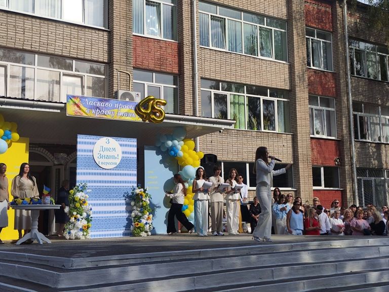 День знань у ліцеї: єднання крізь роки й 45 років школи (10)
