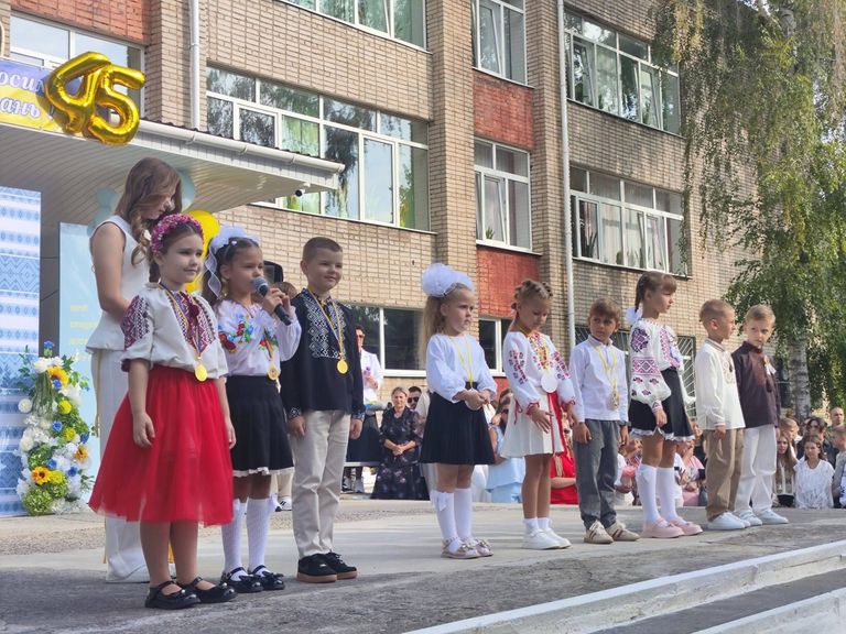 День знань у ліцеї: єднання крізь роки й 45 років школи (7)