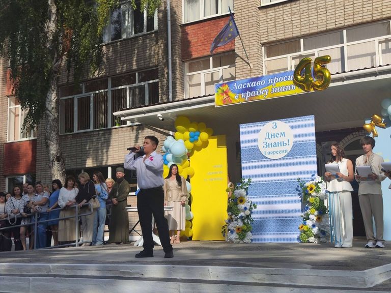 День знань у ліцеї: єднання крізь роки й 45 років школи (2)