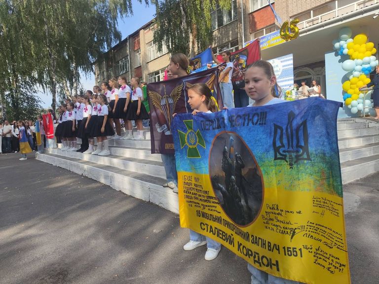 День знань у ліцеї: єднання крізь роки й 45 років школи (4)