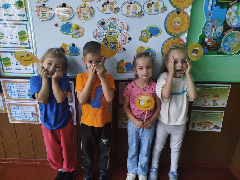 😊🎉 ДЕНЬ НАРОДЖЕННЯ СМАЙЛИКА у 1 класах! 🎉😊 (6)